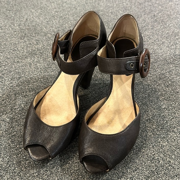 Frye Shoes - Leather Frye heels size 8 1/2